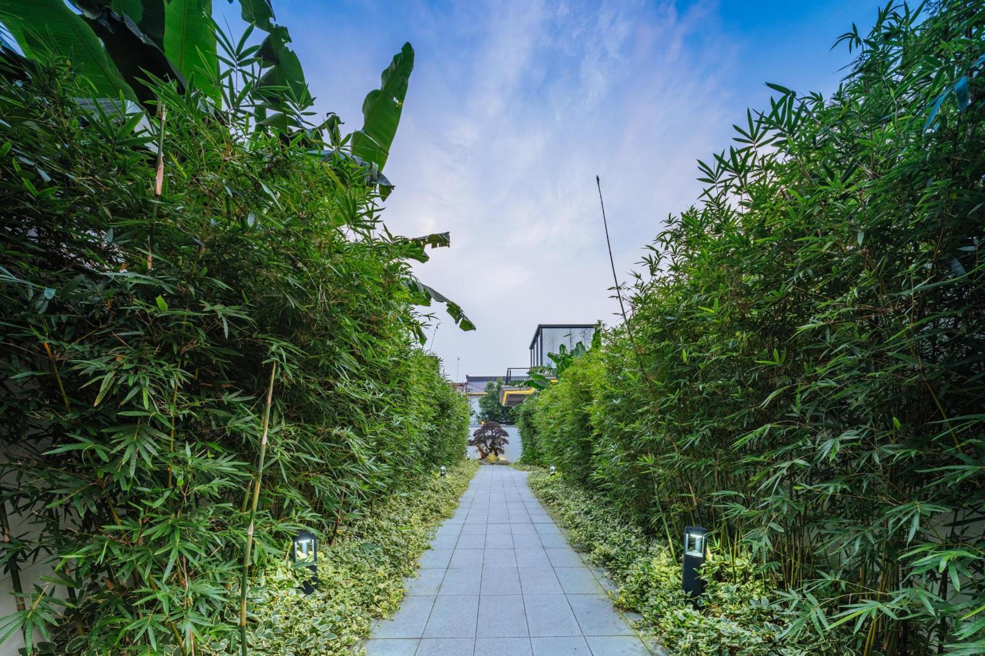 Yinshu Lunasvilla Courtyard Garden Hotel 3*