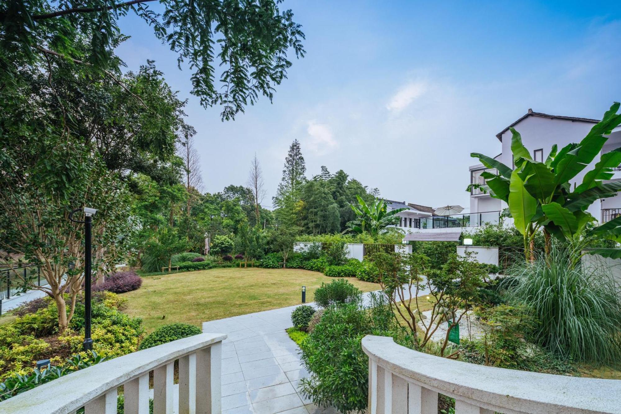 Hotel Yinshu Lunasvilla Courtyard Garden 3*