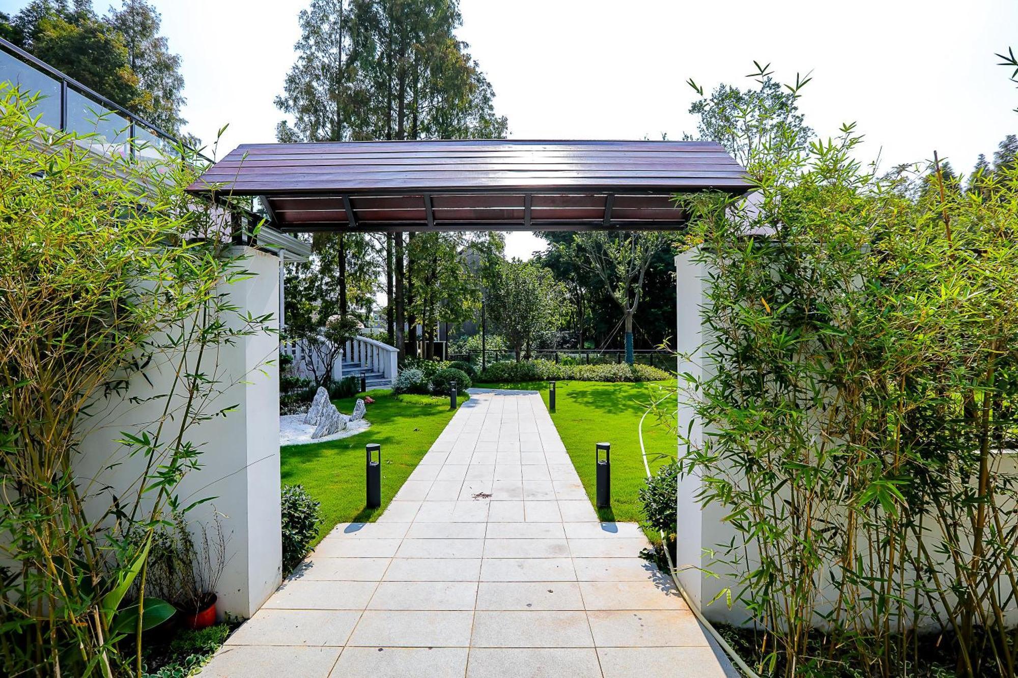 Hotel Yinshu Lunasvilla Courtyard Garden 3*
